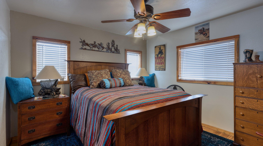Guest bedroom