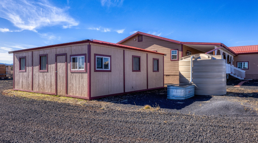 photo36_18_cr_n3207_vernon_az_savannah_1