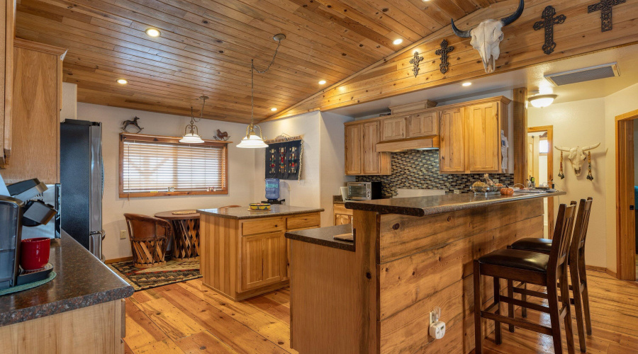 ustom wood cabinets