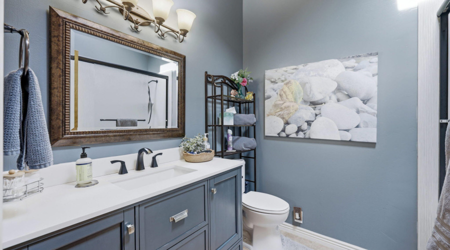 Upstairs hall bath