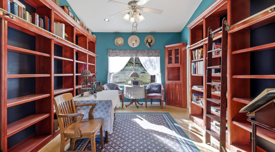 14 Library betw Dining & Mstr Bdrm