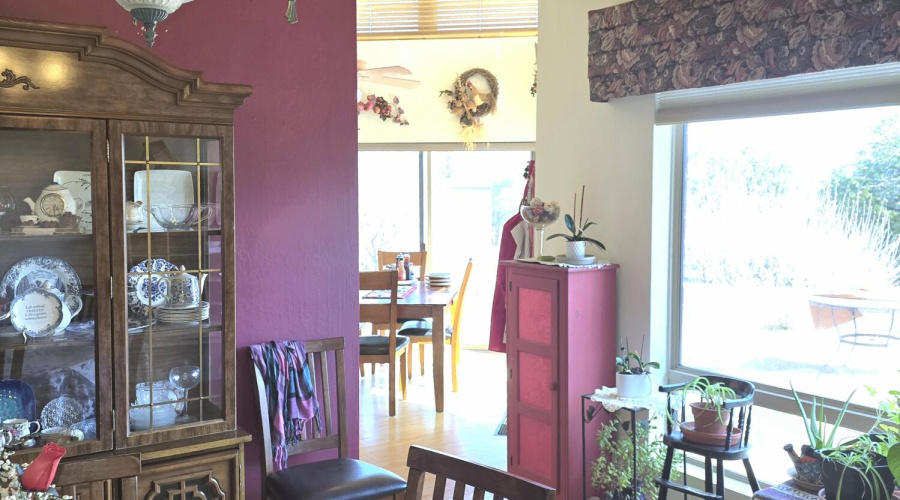 Dining twd Breakfast Nook