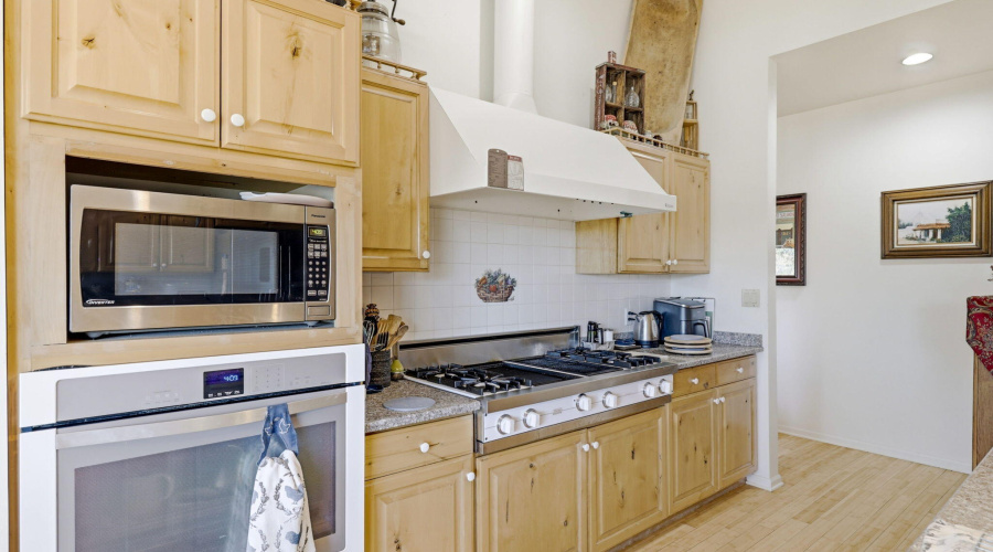 22 Kitchen S
