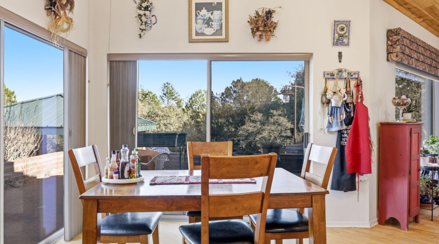 26 Breakfast Nook