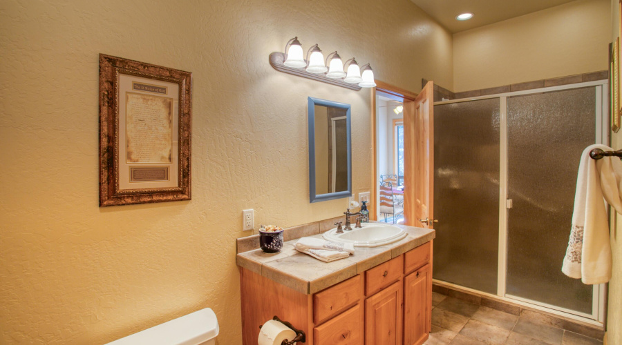 Guest Suite Bathroom