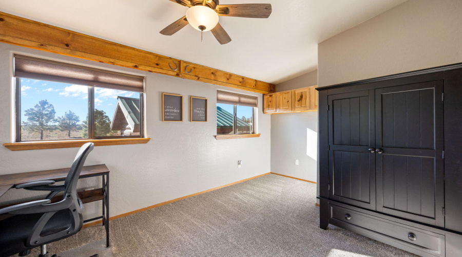 DEN OFF OWNERS SUITE