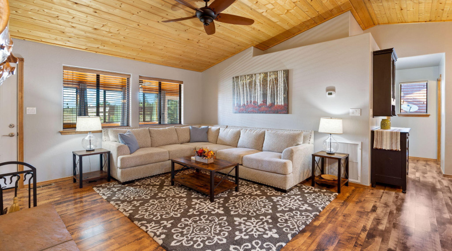 SPACIOUS GREAT ROOM