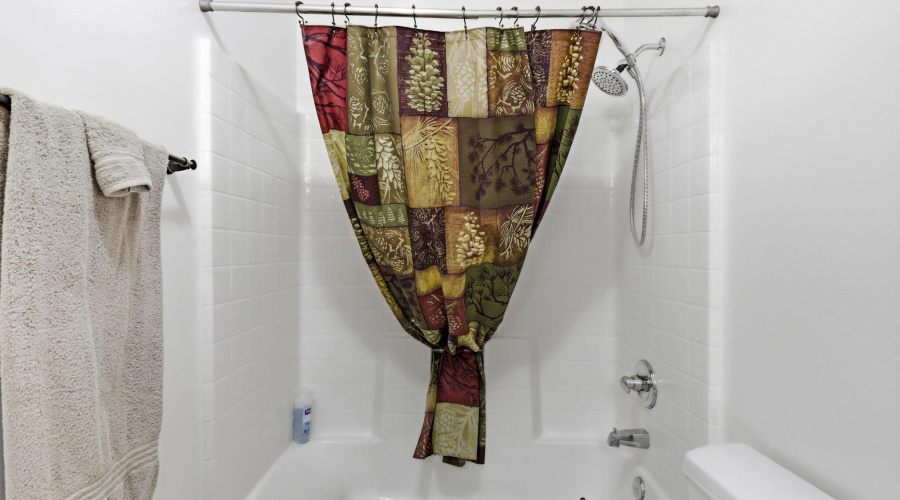 Private ensuite bath from bedroom 5