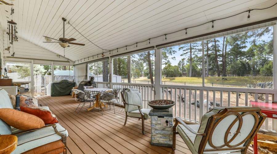 Screened in Porch