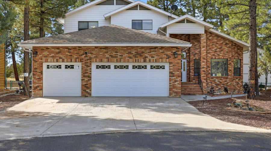 320 N 34th Dr