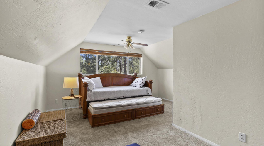 Upstairs 2nd guest bdrm