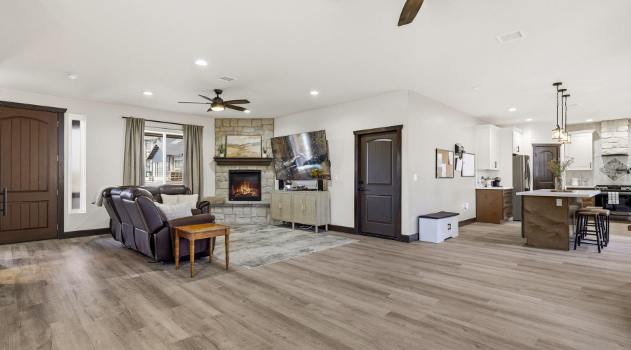 Living Room/Kitchen