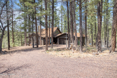 4620 Johnson Drive, Show Low, Arizona 85901, Bedrooms, ,Bathrooms,Residential,For Sale,Johnson,259825