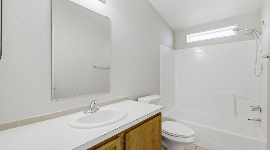 Guest bath with tub