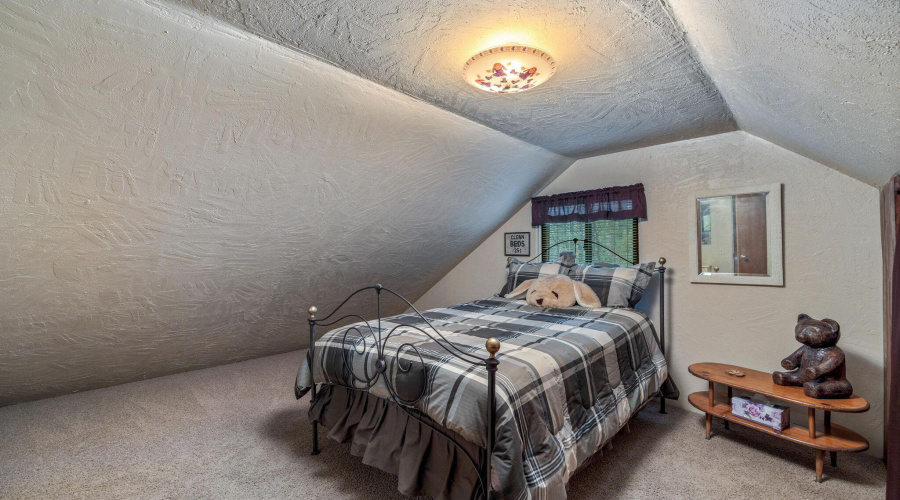 Upstairs Bedroom 2