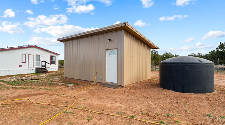 Well House/Workshed with Holding Tank