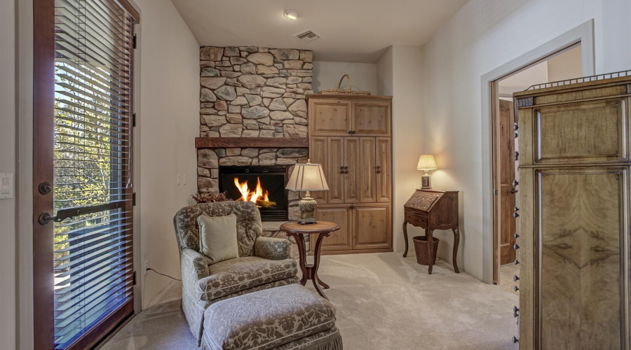 Master sitting area