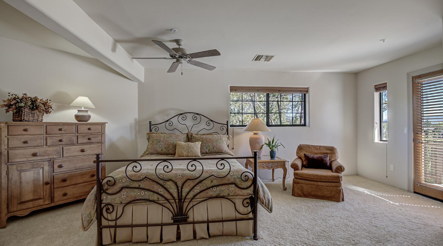 Guest bedroom