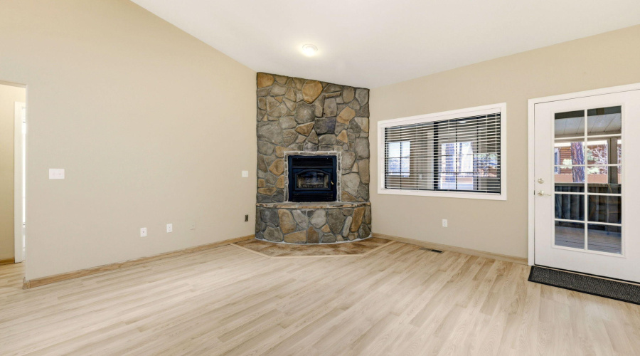 Living Room (3)