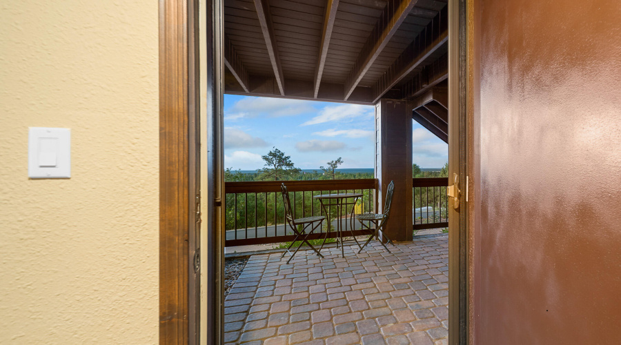 Entrance to Guest Quarters