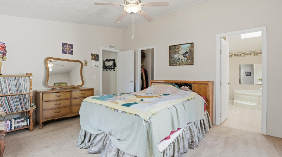 Master Bedroom (2)
