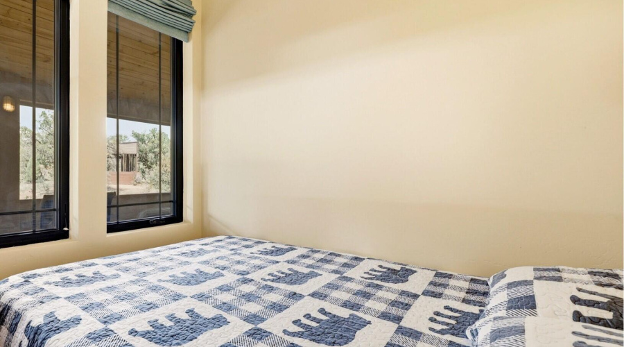 Main Res Int Sleeping Area adj to Grt Rm