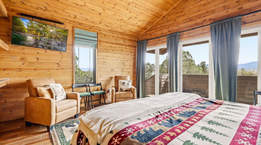 Caretkr Res Bdrm twd Glass Doors