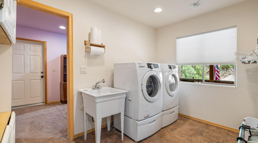 LAUNDRY 1