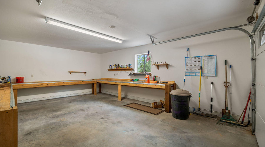 FINISHED GARAGE