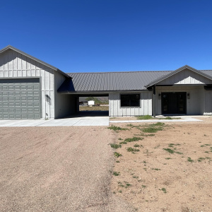1068 N Cowboy Ln