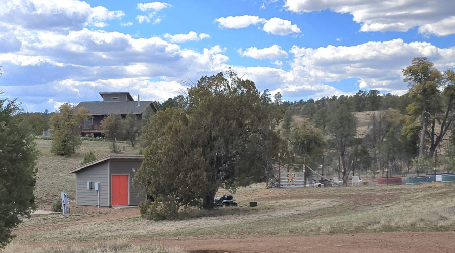 2.5 Acres from Easemt SE corner