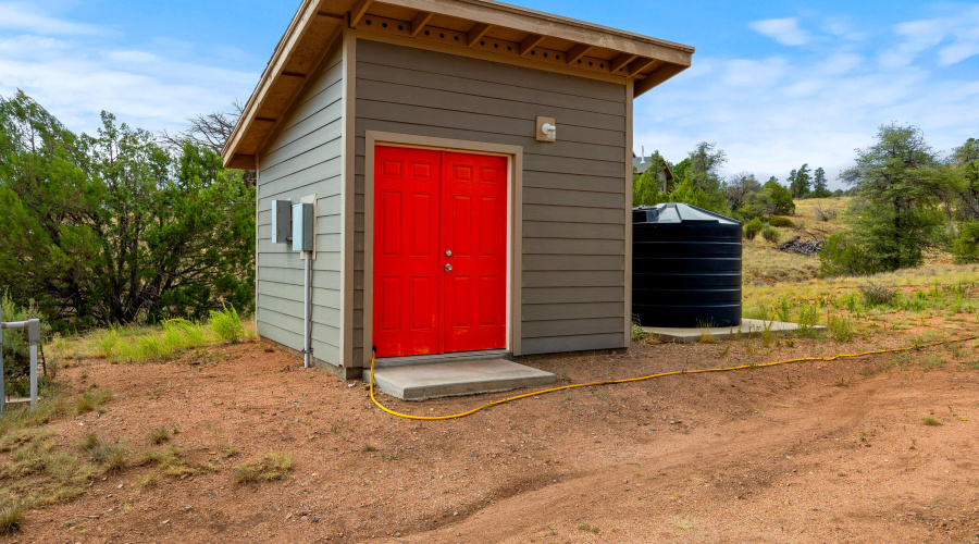Well Pump Hs & Water Tank