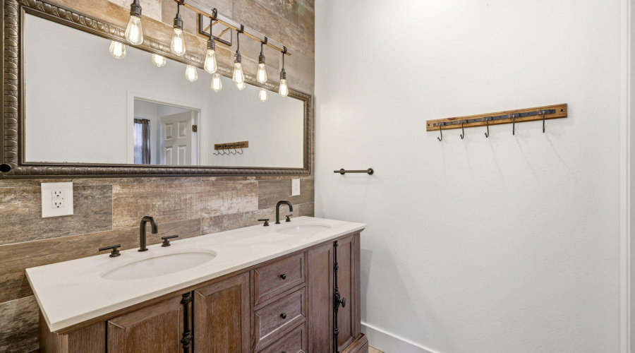 2232ForestParkDr-HeberOvergaard-AZ-16
