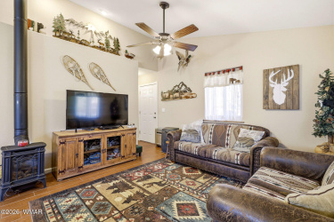 2112 Fishermans Road, Overgaard, Arizona 85933, Bedrooms, ,Bathrooms,Residential,For Sale,Fishermans,260157