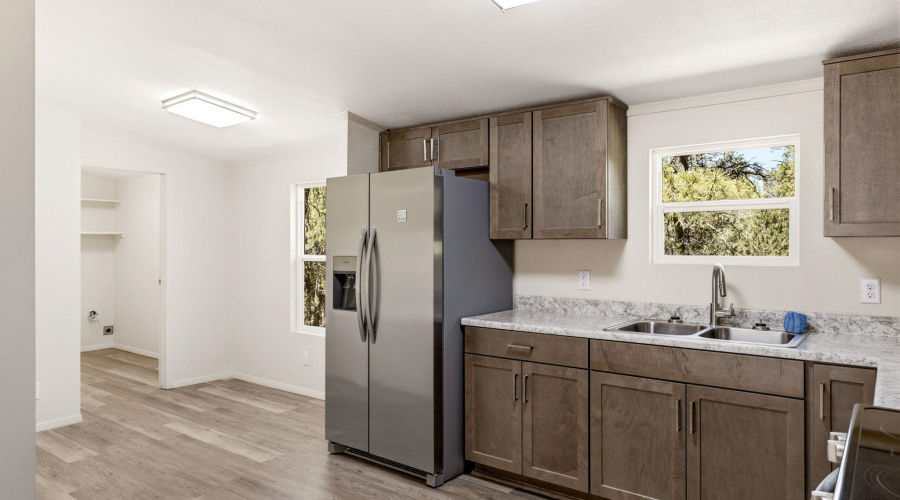 Kitchen & Dining Area