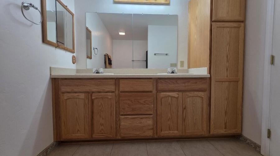 Main Bedroom Suite Bathroom