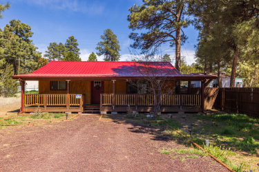 2074 Thousand Pines Drive, Overgaard, Arizona 85933, Bedrooms, ,Bathrooms,Residential,For Sale,Thousand Pines,93707