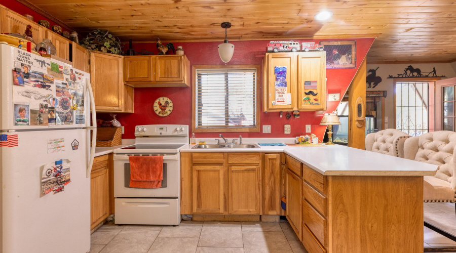 3155 Aspen Road, Overgaard, AZ 85933