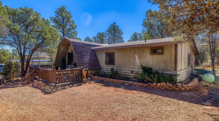 3155 Aspen Road, Overgaard, AZ 85933