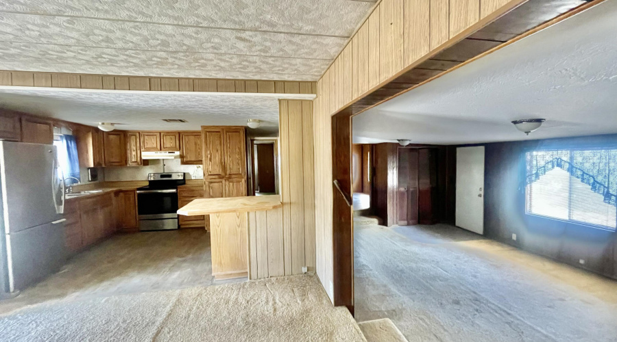 dining area adj kitchen & family room