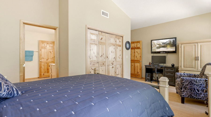 Ensuite Upstairs