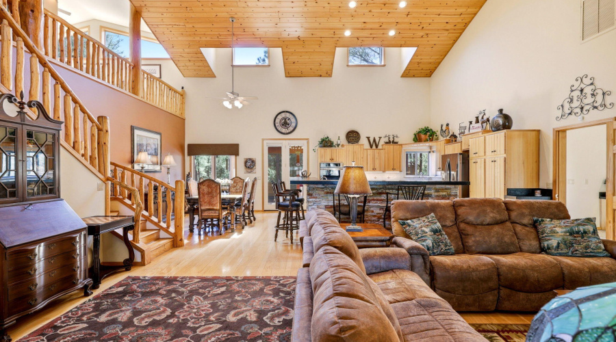 Greatroom to Kitchen