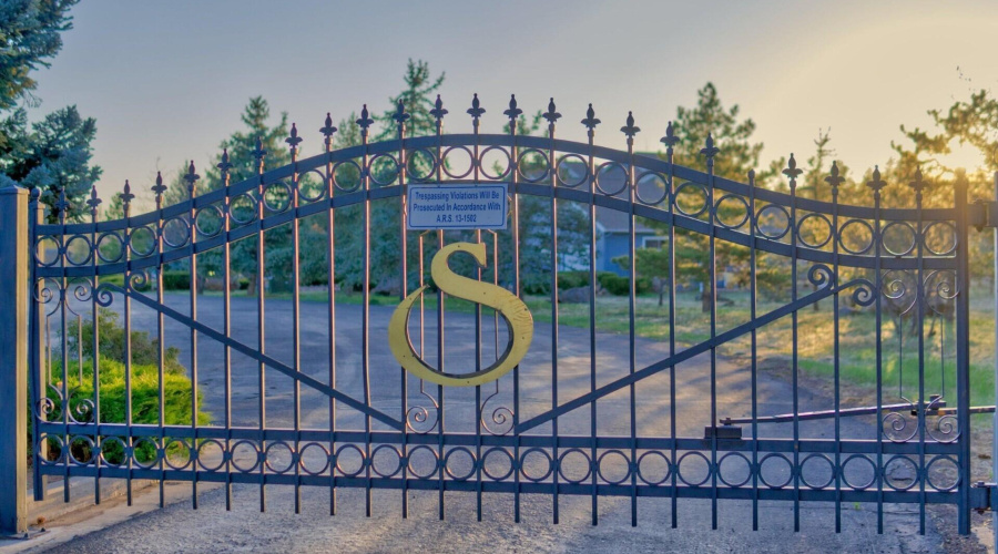 Gate