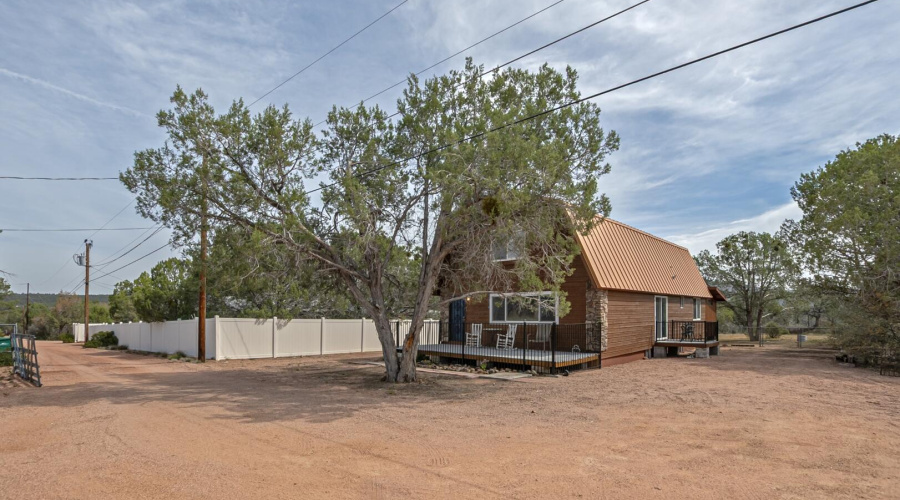 Front property/Entrance