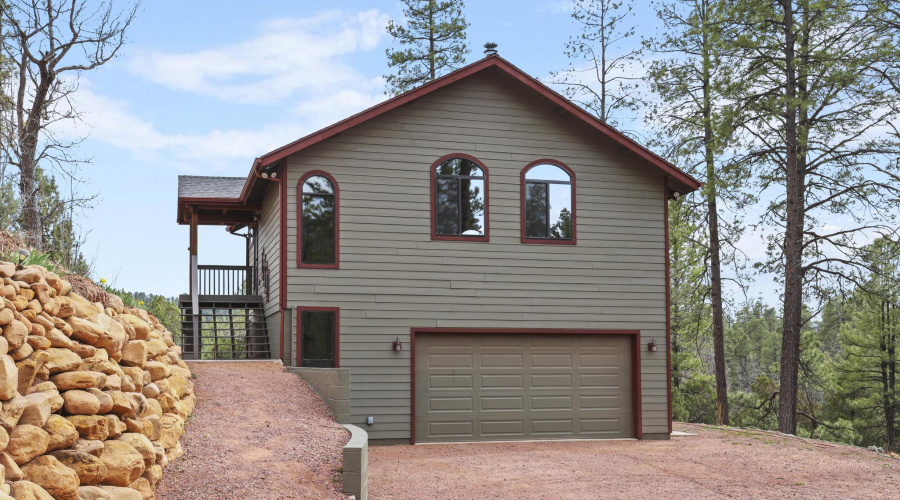Detached Garage with Guest House