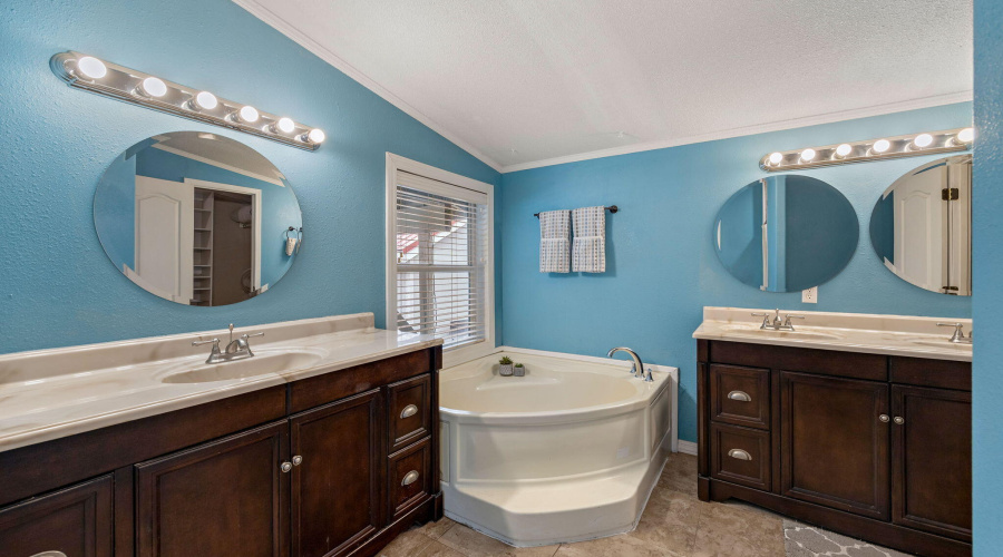 OWNERS SUITE BATH