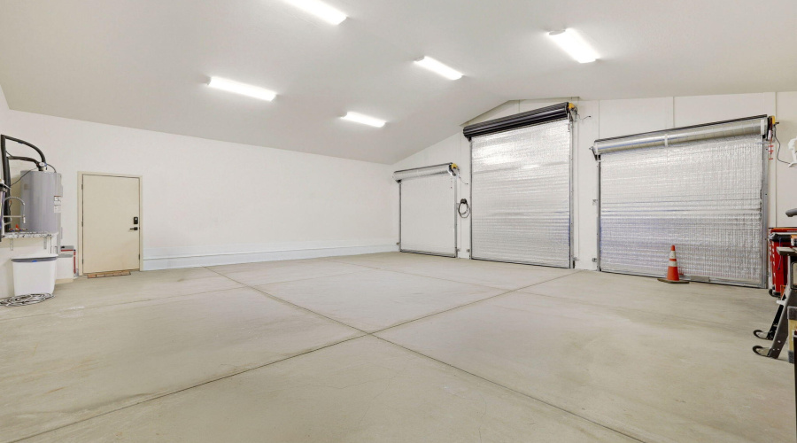 Oversized 3-car garage