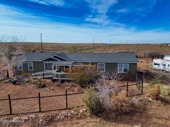 4402 Mclaws Road, Holbrook, Arizona 86025, Bedrooms, ,Bathrooms,Residential,For Sale,Mclaws,260316