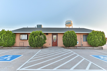 33 West Vista, Holbrook, Arizona 86025, ,Commercial,For Sale,West,260338