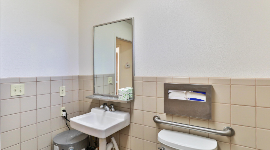 Bathroom B (1)